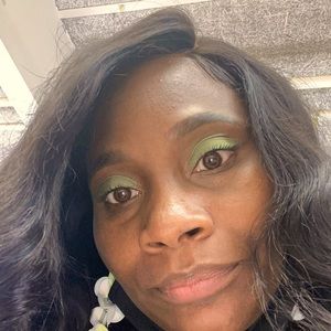 Meet your Posher, Ebony